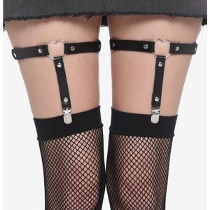 Moving SALE 🚚 5/$5 Black & Silver Heart O-Ring Garter Set